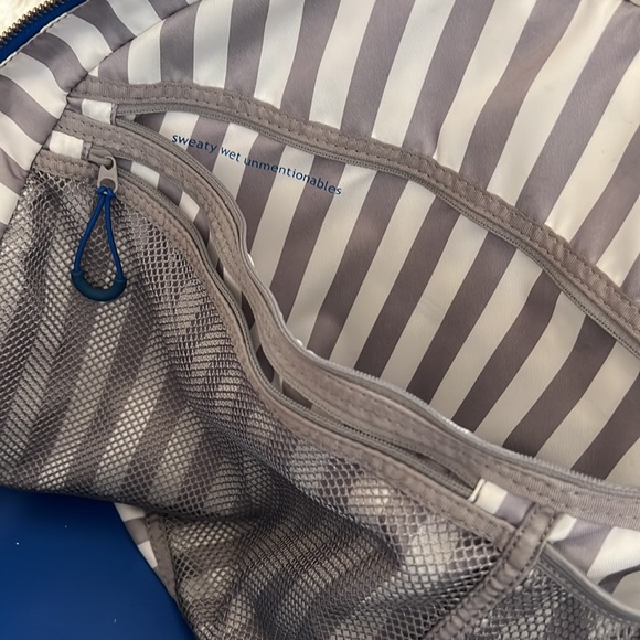Gorgeous LULULEMON tote - Picture 6 of 9